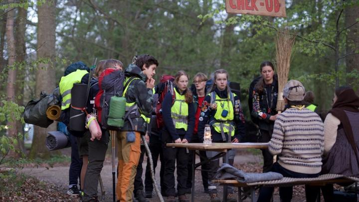 Spejdere ved tjeck ud-post Invictus spejderløb